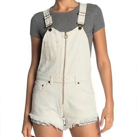 NWT We The Free Sun-kissed Off White Denim Short Overalls. Size 6. - Picture 1 of 12